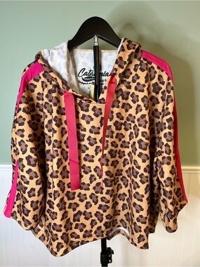 NWT-Catalonia Leopard Print Loose Fit Cropped Hoodie w/Hot Pink Accents. One Sz